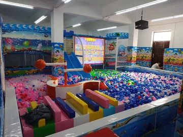 Theme Park Lantai Interaktif Proyeksi Permainan Gerak Melemparkan Bola Untuk Anak-Anak / Bermain Lembut Dalam Ruangan