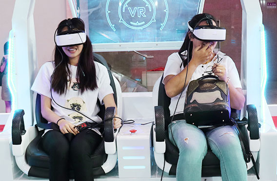 Dua Kursi 9D Egg VR Cinema Equipment Wahana Taman Hiburan 1